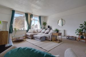 Lounge/Diner- click for photo gallery